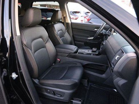 Used 2024 Nissan Pathfinder SL image 27