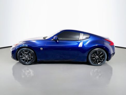 Used 2017 Nissan 370Z Coupe RWD image 9