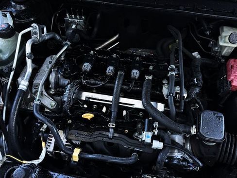 Used 2019 Nissan Kicks S image 30