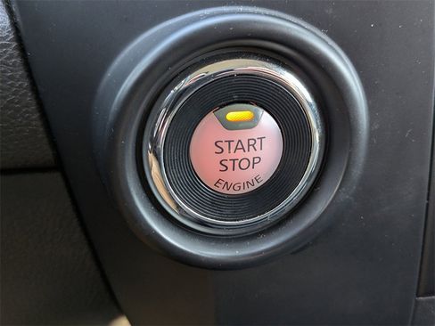 Used 2018 Nissan Titan S image 26