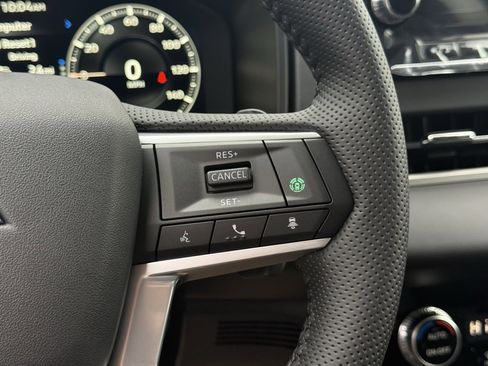 Used 2025 Mitsubishi Outlander SE image 16