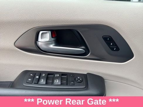 Used 2024 Chrysler Pacifica Touring-L FWD image 14