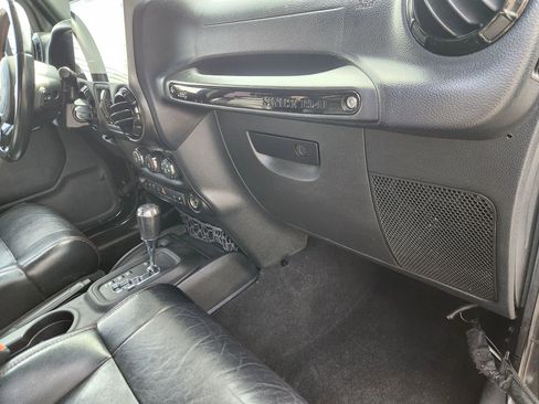 Used 2012 Jeep Wrangler Unlimited Sahara image 33