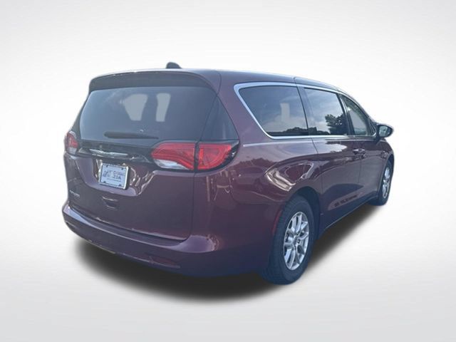 Used 2023 Chrysler Voyager LX FWD image 6