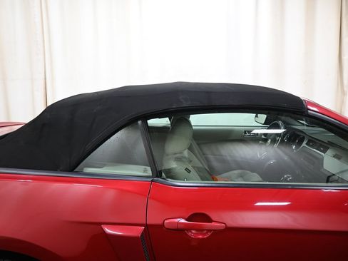 Used 2011 Ford Mustang GT Premium w/ Comfort Pkg RWD image 35