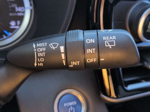 Used 2021 Toyota Highlander LE FWD image 21