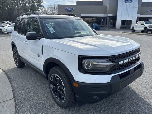 New 2025 Ford Bronco Sport Outer Banks image 2