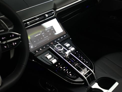 New 2026 Aston Martin V8 Vantage Roadster image 36