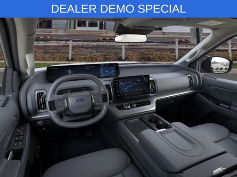 New 2025 Ford Expedition Max Active image 9