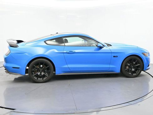 Used 2017 Ford Mustang GT Premium w/ Black Accent Package RWD image 8