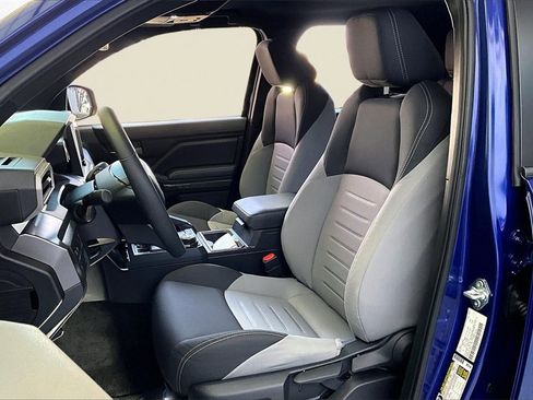 Used 2025 Toyota Tacoma TRD Off-Road image 18