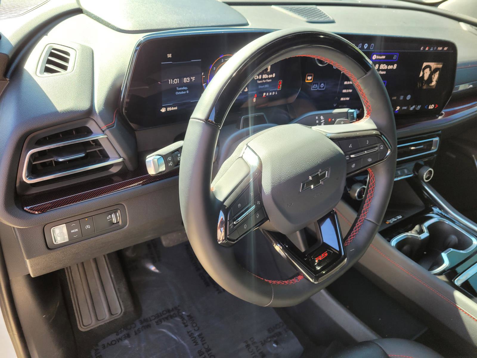 Used 2026 Chevrolet Traverse RS FWD image 25