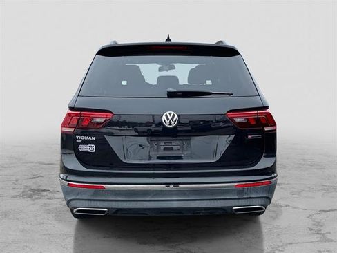 Used 2020 Volkswagen Tiguan SE w/ Panoramic Sunroof Package image 6