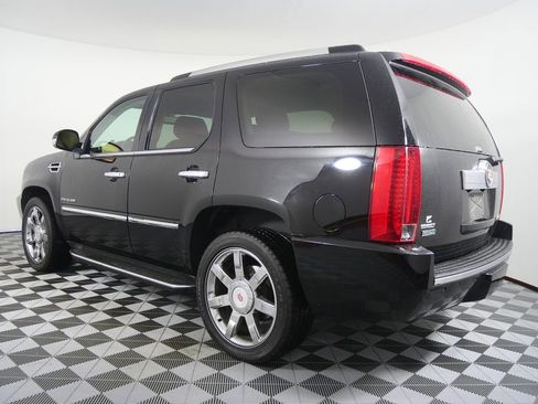 Used 2010 Cadillac Escalade AWD image 5