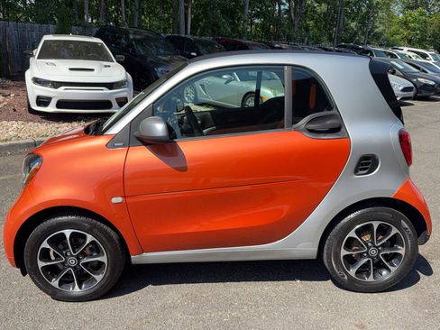 Used 2016 smart fortwo passion RWD image 9
