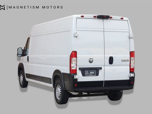 Used 2024 RAM ProMaster 2500 w/ Convenience Group FWD image 9