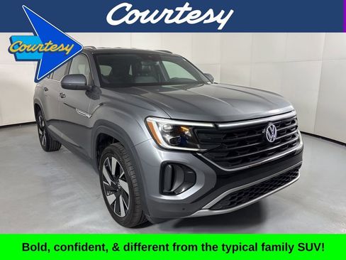 Used 2024 Volkswagen Atlas Cross Sport SE FWD image 1