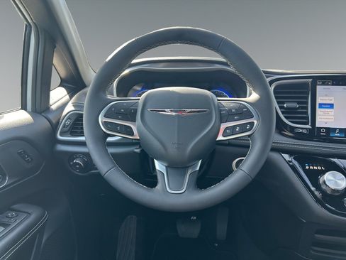 New 2026 Chrysler Pacifica Select AWD/4WD image 12