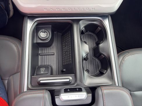 Used 2025 Ford Expedition Active image 21