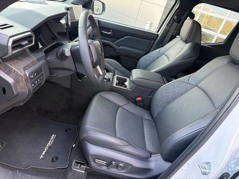 Used 2024 Toyota Tacoma Limited image 15