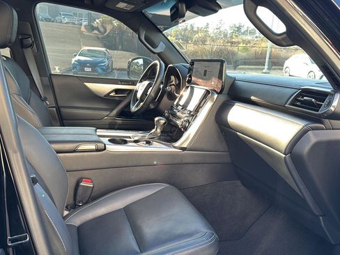 Used 2024 Lexus LX 600 F Sport image 10