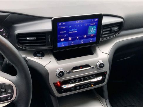 Certified 2023 Ford Explorer XLT image 6