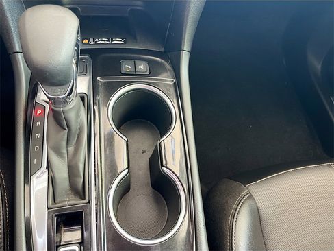 Used 2024 Chevrolet Equinox Premier image 17