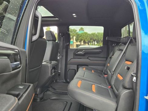 Used 2023 GMC Sierra 1500 AT4 w/ AT4 Premium Package AWD/4WD image 11