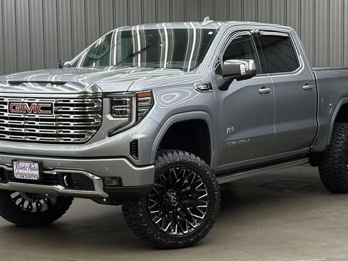 Used 2024 GMC Sierra 1500 Denali w/ Denali Reserve Package AWD/4WD image 1