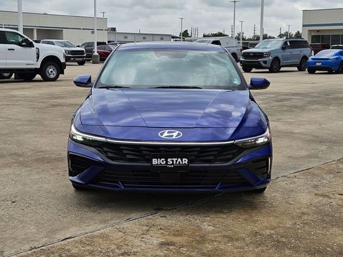 Used 2025 Hyundai Elantra SEL FWD image 8