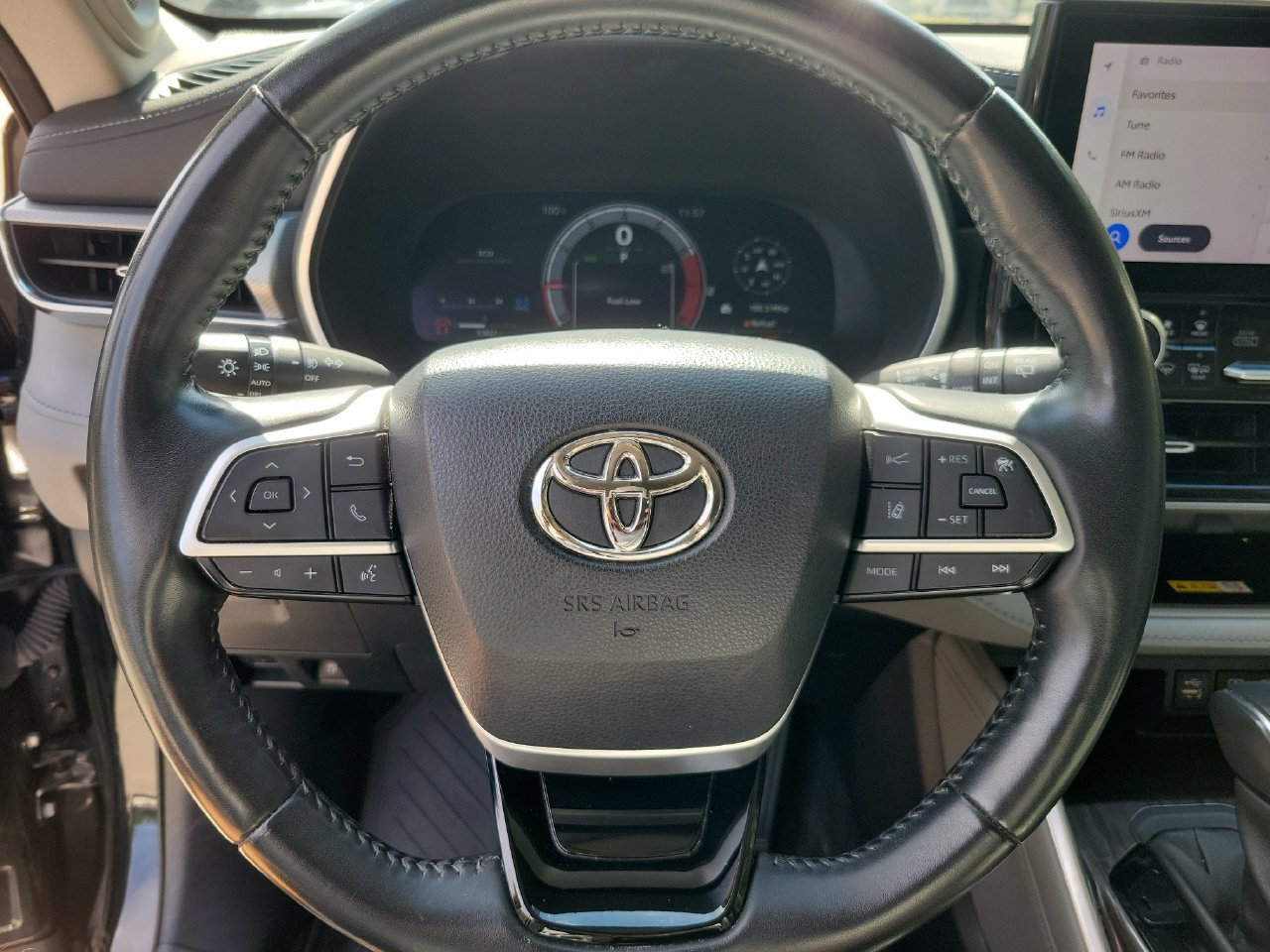 Used 2023 Toyota Highlander Platinum FWD image 19
