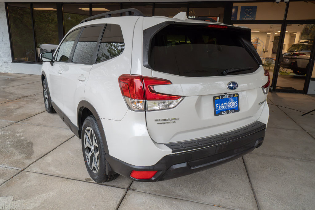 Certified 2023 Subaru Forester Premium AWD/4WD image 5