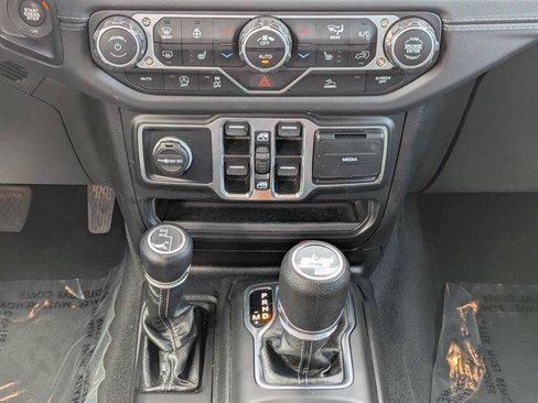 Certified 2025 Jeep Wrangler Unlimited Sahara AWD/4WD image 19