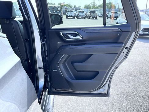 Used 2021 GMC Yukon SLT w/ SLT Premium Package AWD/4WD image 17
