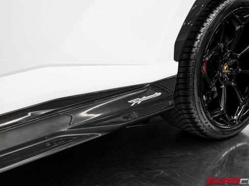 Used 2023 Lamborghini Urus Performante AWD/4WD image 19