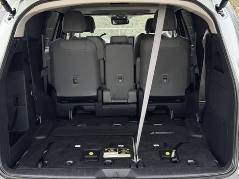 Used 2025 Toyota Sienna XLE image 33