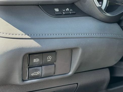 Used 2023 Toyota Highlander XLE AWD/4WD image 10