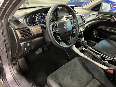 Used 2017 Honda Accord EX image 19