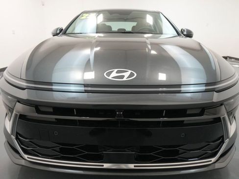 New 2025 Hyundai Sonata Limited image 3