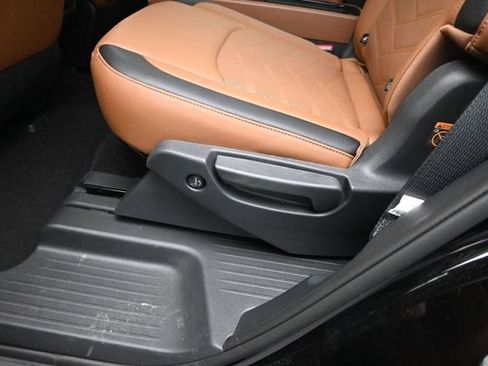 Used 2025 Nissan Pathfinder Platinum FWD image 25
