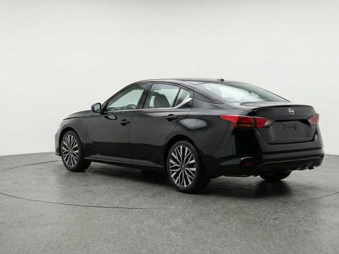 Used 2025 Nissan Altima 2.5 SV FWD image 6