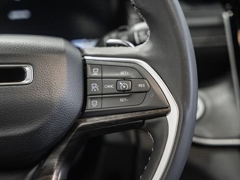 Used 2024 Jeep Grand Cherokee L Limited w/ Luxury Tech Group II image 32