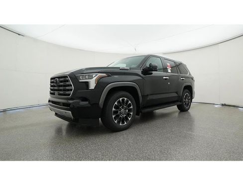 Used 2024 Toyota Sequoia Limited w/ Tow Technology Package AWD/4WD image 17