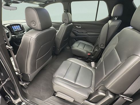 Used 2023 Chevrolet Traverse LT w/ LT Premium Package AWD/4WD image 9