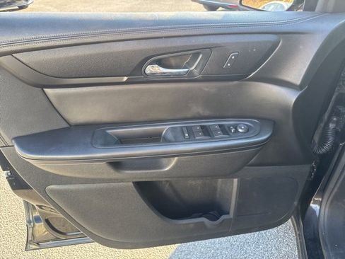 Used 2016 Chevrolet Traverse LT w/ Style and Technology Package image 15