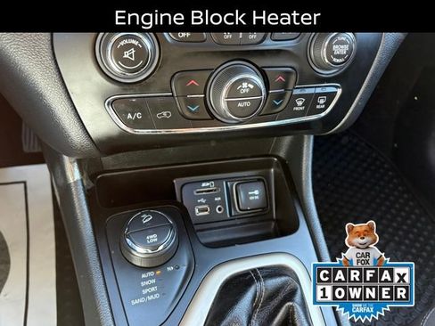 Used 2016 Jeep Cherokee Latitude w/ Comfort/Convenience Group image 17