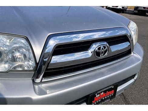 Used 2006 Toyota 4Runner SR5 AWD/4WD image 30