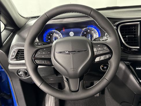 New 2026 Chrysler Pacifica Select w/ S Appearance Package AWD/4WD image 16