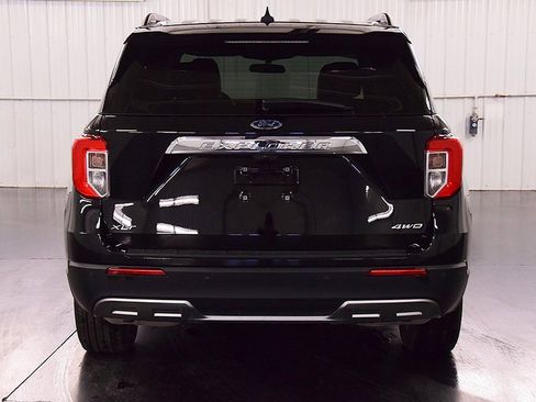 Used 2023 Ford Explorer XLT w/ Equipment Group 202A image 6