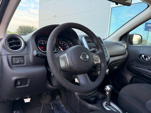 Used 2014 Nissan Versa SV FWD image 14